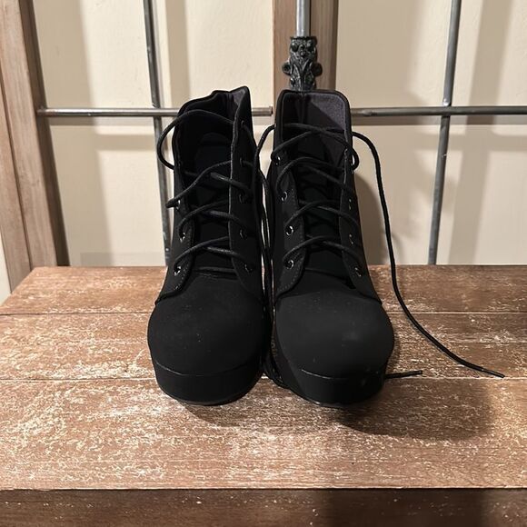 Boots women size 8 nwot - Picture 2 of 8